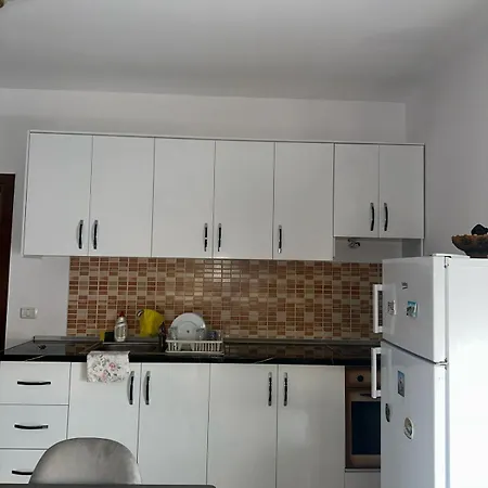 Freskia , Apartment Golem (Tirana)