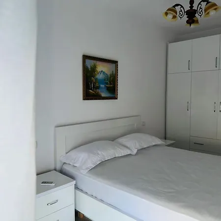 Freskia , Apartment *