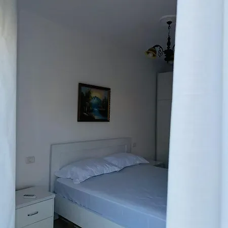 Freskia , Lejlighed